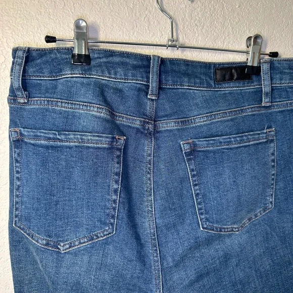 Kenneth Cole NY Jeans US 10 Button Fly High Rise Distressed Hem Cropped‎ Denim - Picture 7 of 9